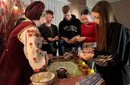 Свято молодості та традицій: у Кобеляках провели Андріївські вечорниці