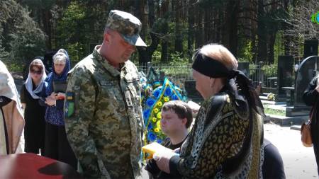 Горішні Плавні попрощалися з воїном Сергієм Семенютою