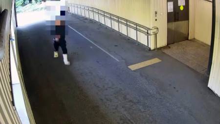 Тікав з гіпсом на обох ногах