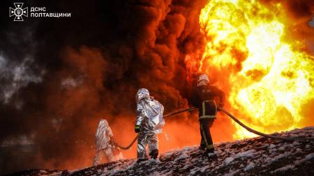 Масштабну пожежу на Кременчуччині після ворожих ударів загасили