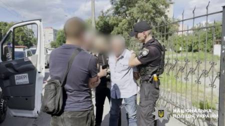 Різанина в маршрутці у Кременчуці: 70-річний чоловік поранив двох пасажирів та забарикадувався в автобусі