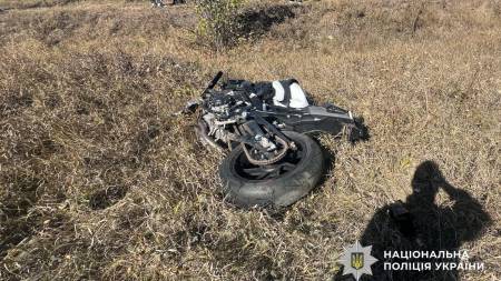 Смертельна аварія поблизу Нових Санжар: внаслідок зіткнення мотоцикла та скутера загинув молодий чоловік