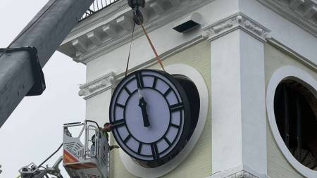 У Полтаві на вежі пожежної частини встановлюють годинник зі швейцарським механізмом та підсвіткою